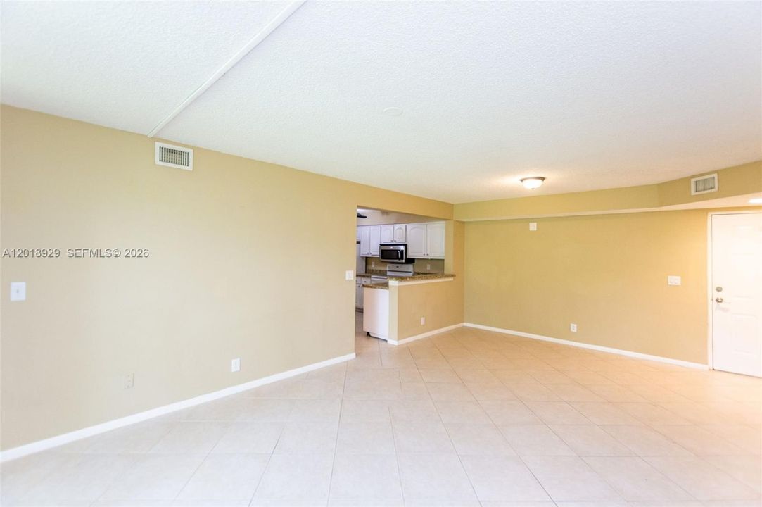 For Sale: $220,000 (2 beds, 2 baths, 1106 Square Feet)