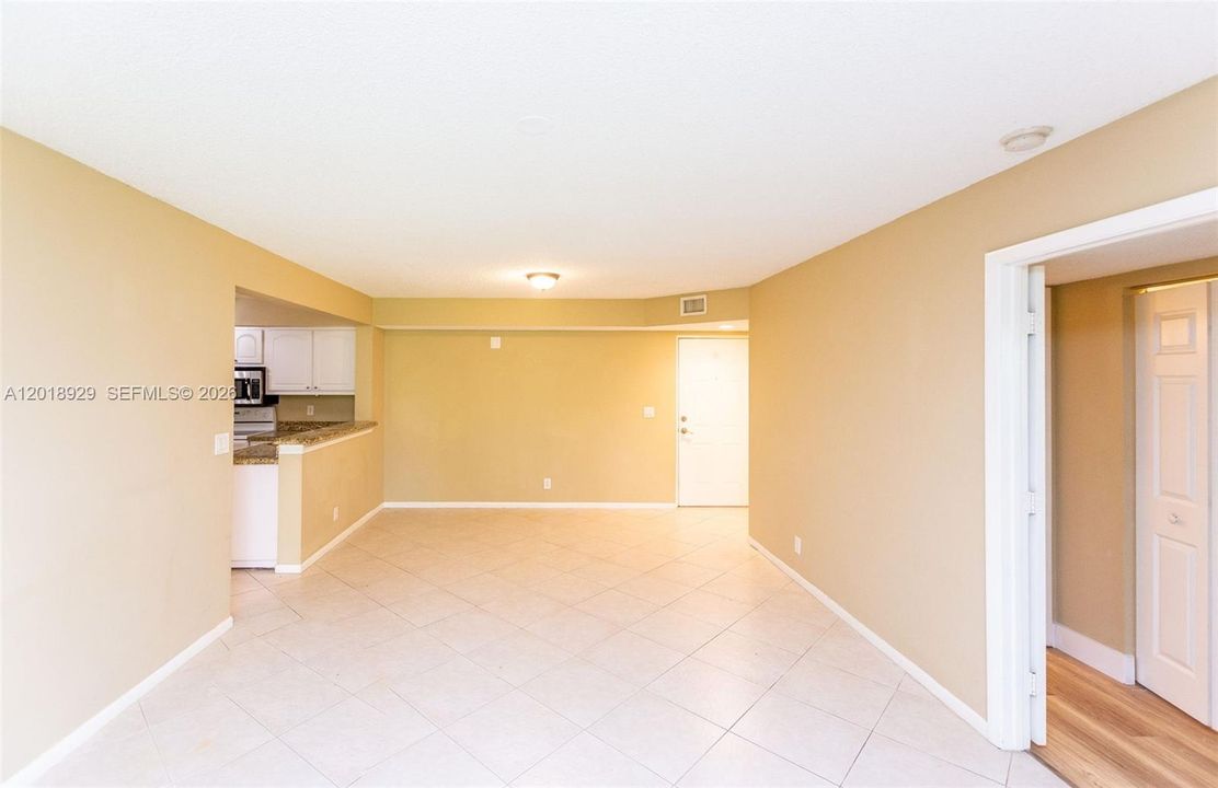 For Sale: $220,000 (2 beds, 2 baths, 1106 Square Feet)