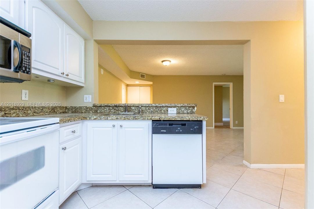 For Sale: $220,000 (2 beds, 2 baths, 1106 Square Feet)