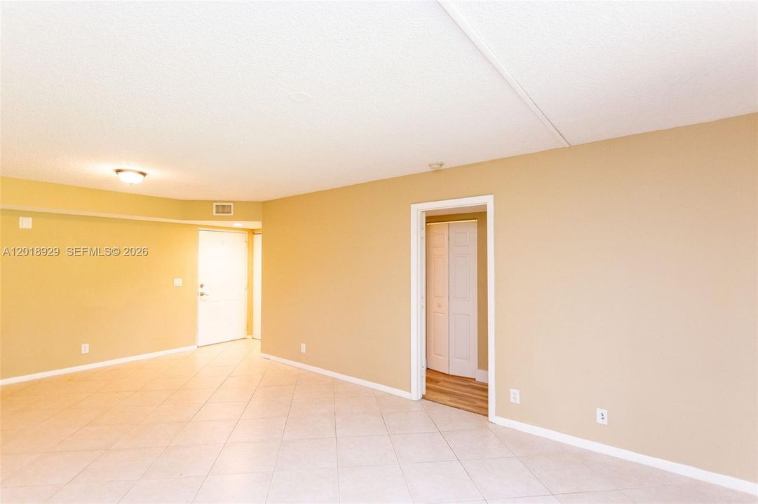 For Sale: $220,000 (2 beds, 2 baths, 1106 Square Feet)