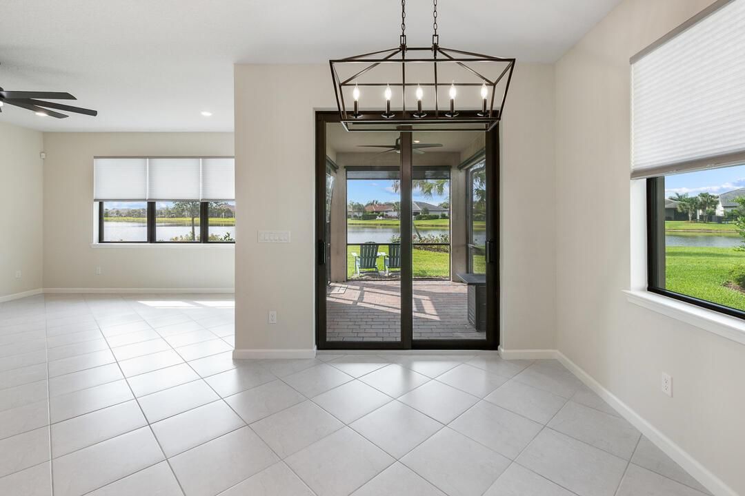 471 SE Vallarta Drive-18