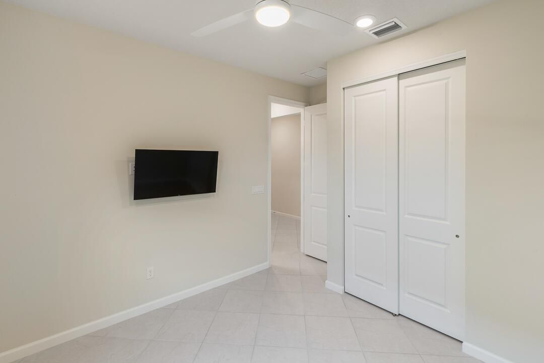 471 SE Vallarta Drive-34