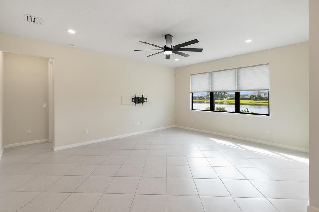 471 SE Vallarta Drive-13