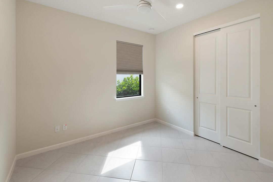 471 SE Vallarta Drive-37