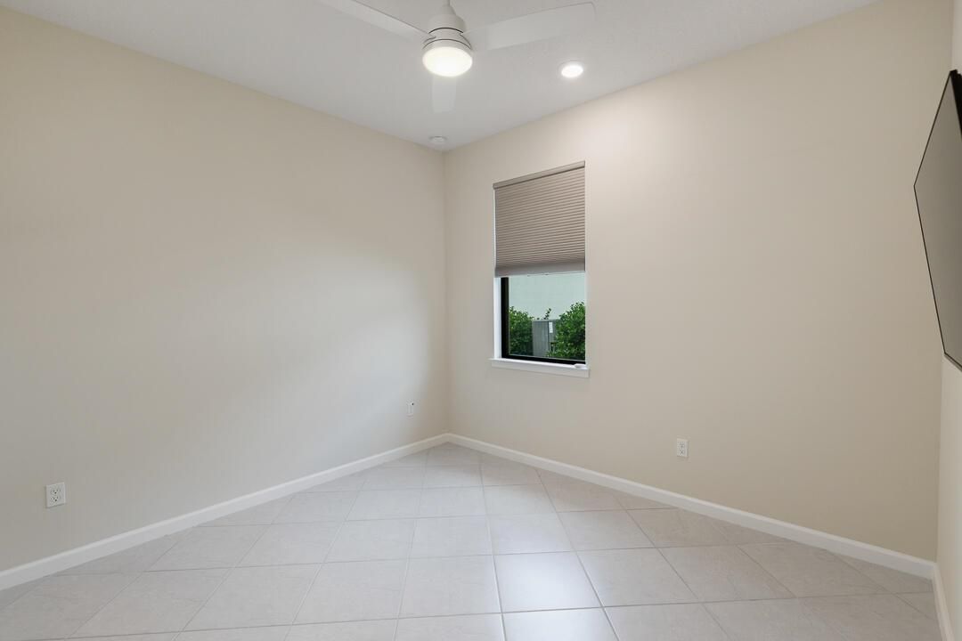 471 SE Vallarta Drive-33