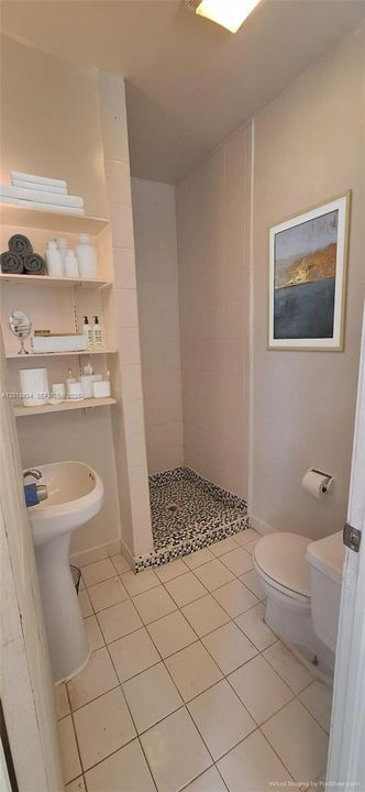 Activo con contrato: $1,400 (0 camas, 1 baños, 260 Pies cuadrados)