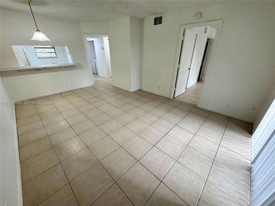 En Renta: $1,945 (2 camas, 2 baños, 1000 Pies cuadrados)