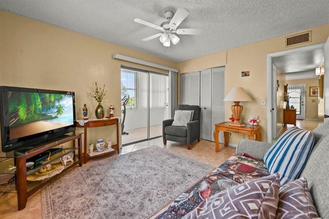 18 Bedroom 02