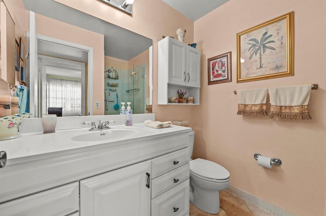 14 Bathroom 01