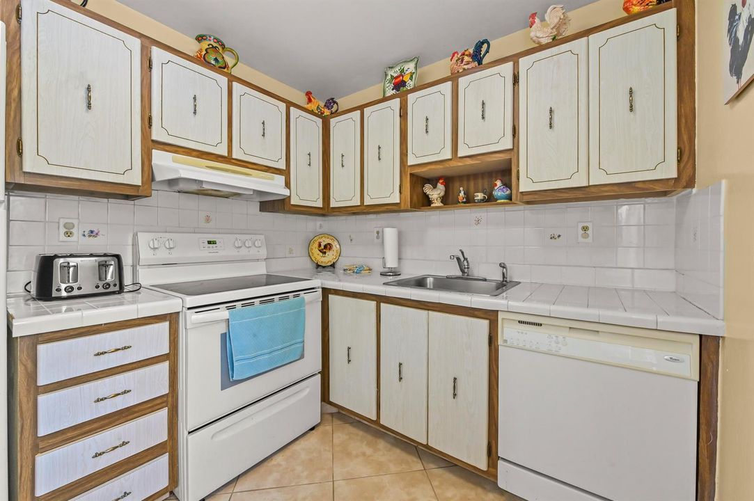 09 Kitchen 02