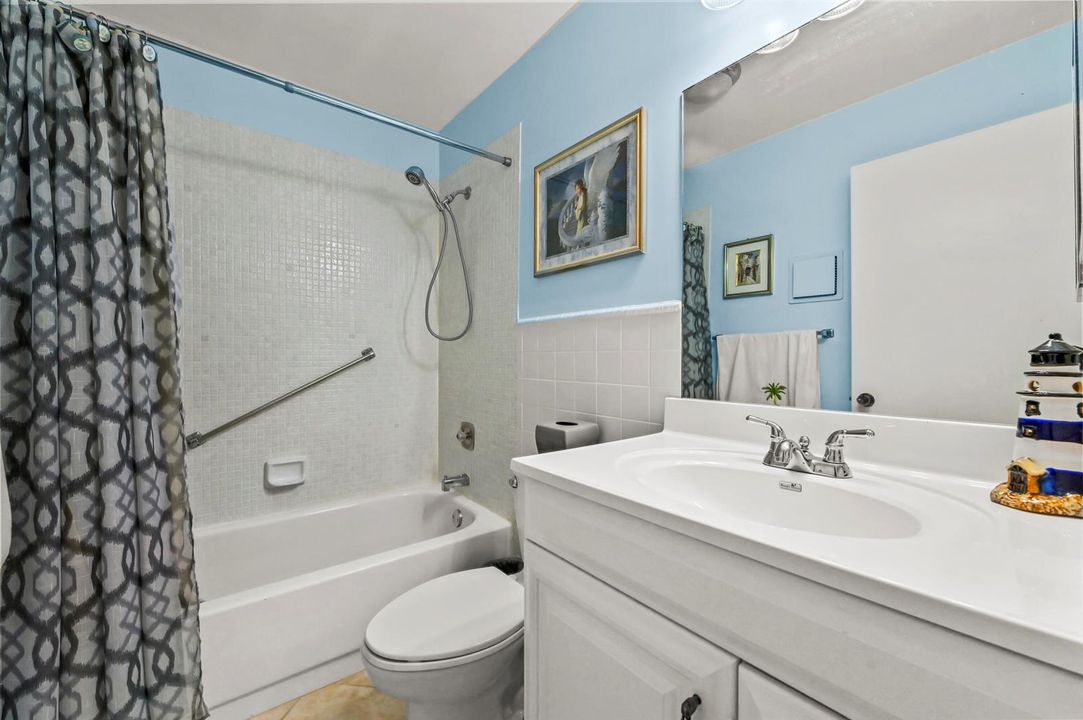16 Bathroom 01
