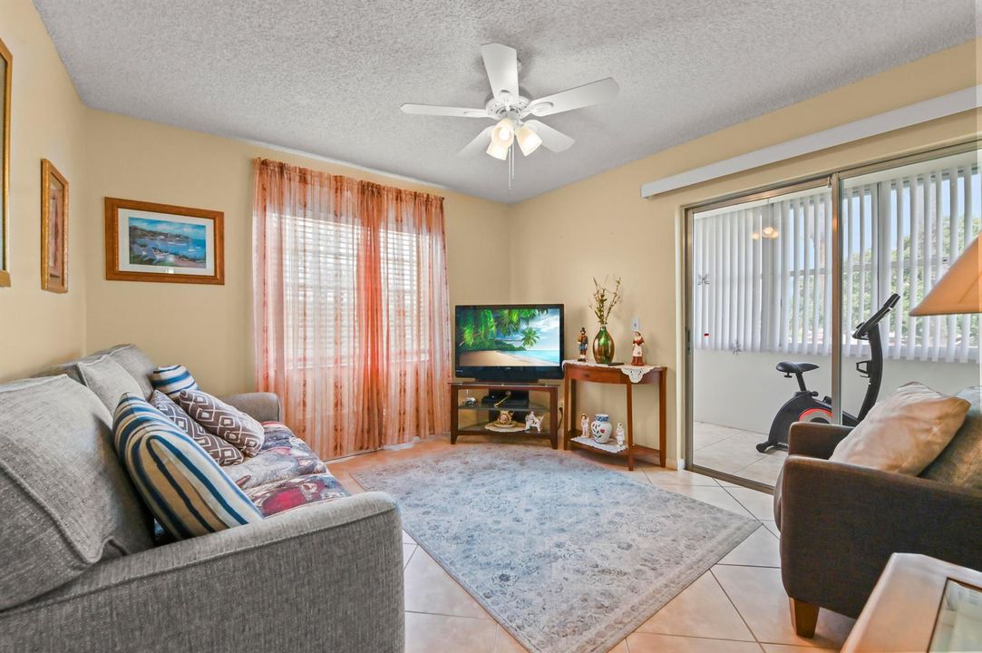 17 Bedroom 01