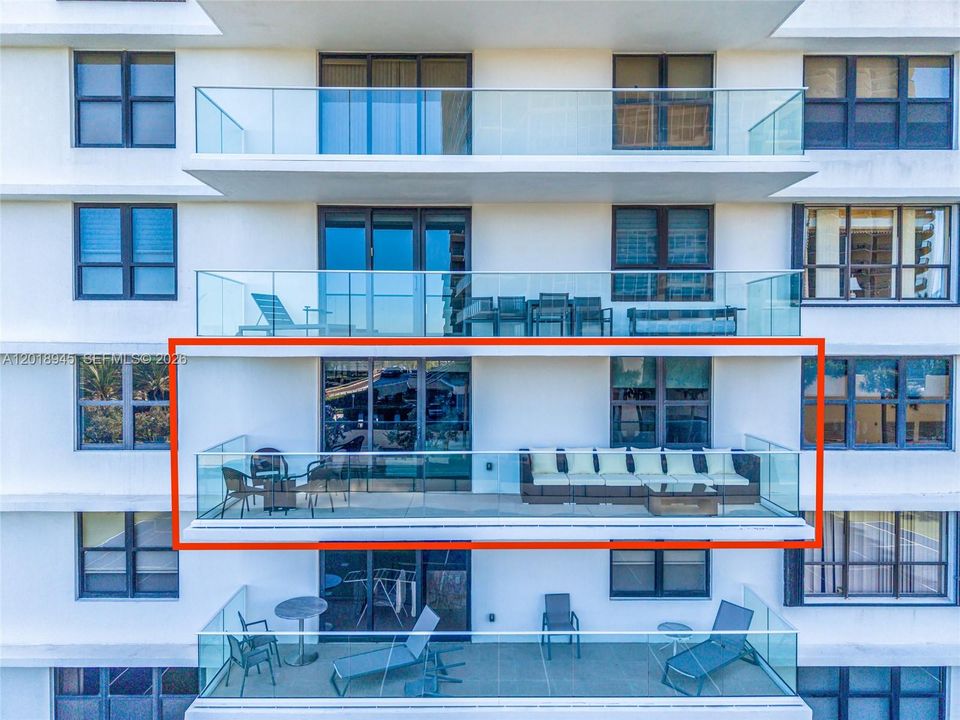 For Rent: $6,850 (2 beds, 3 baths, 1942 Square Feet)