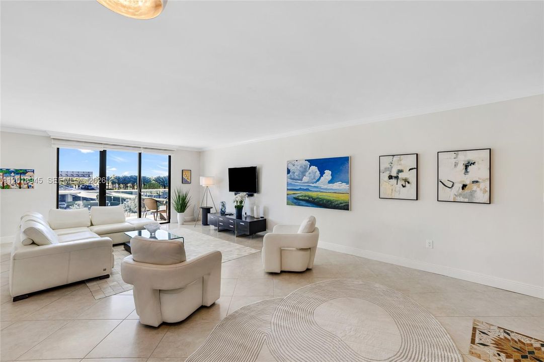 For Rent: $6,850 (2 beds, 3 baths, 1942 Square Feet)
