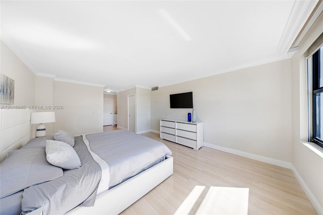 For Rent: $6,850 (2 beds, 3 baths, 1942 Square Feet)