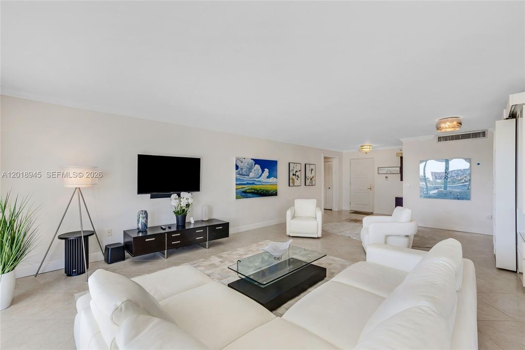 For Rent: $6,850 (2 beds, 3 baths, 1942 Square Feet)