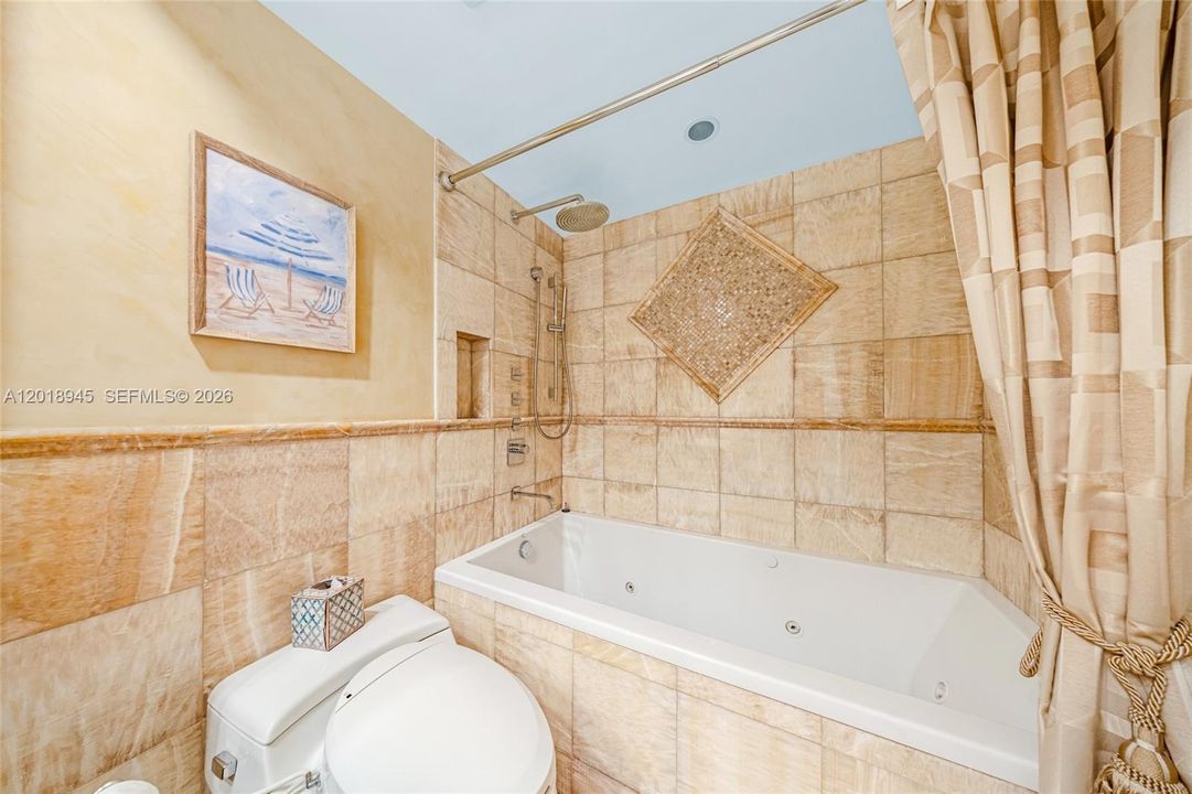 For Rent: $6,850 (2 beds, 3 baths, 1942 Square Feet)