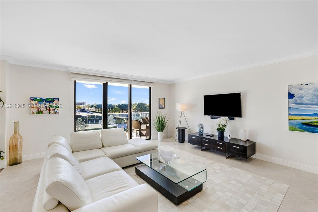For Rent: $6,850 (2 beds, 3 baths, 1942 Square Feet)