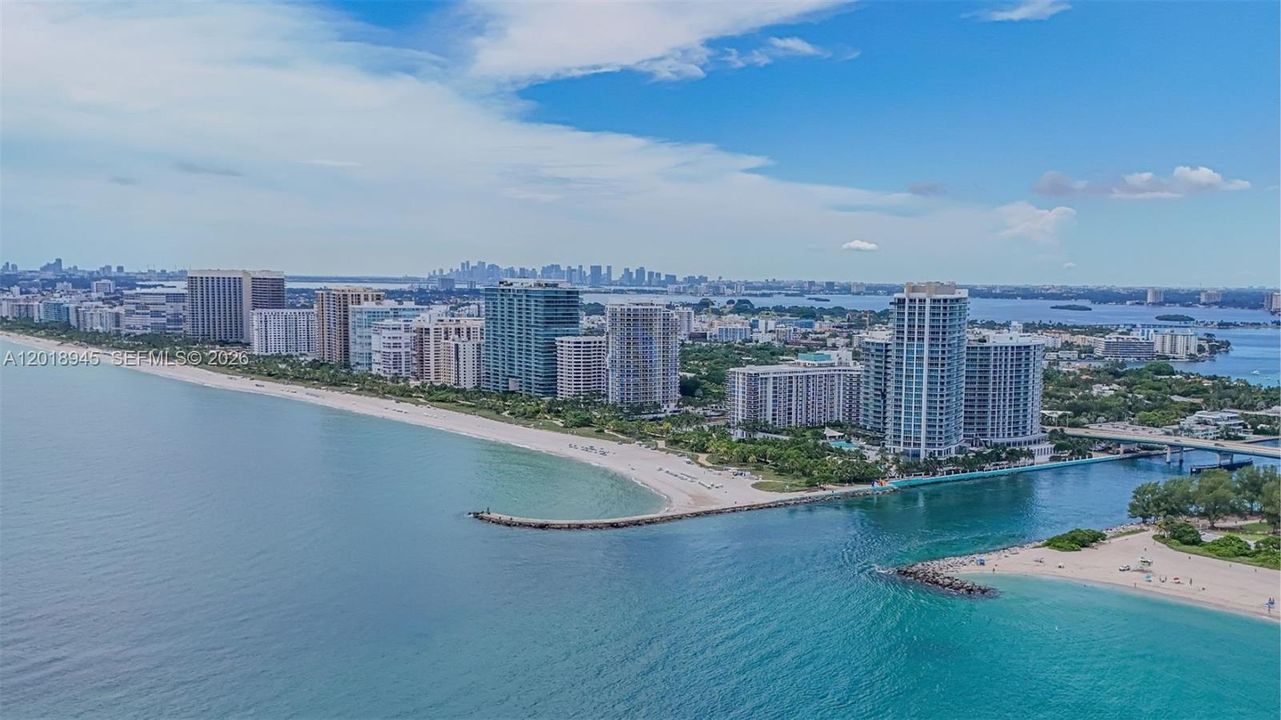 For Rent: $6,850 (2 beds, 3 baths, 1942 Square Feet)