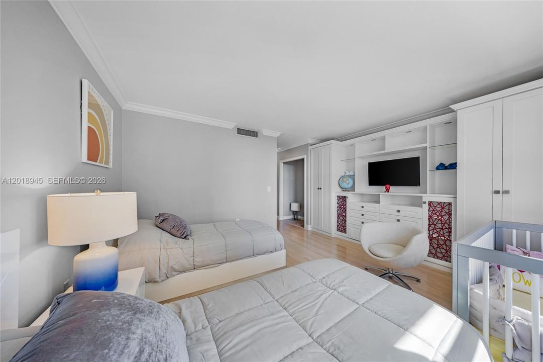 For Rent: $6,850 (2 beds, 3 baths, 1942 Square Feet)
