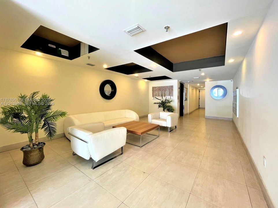 For Rent: $2,100 (1 beds, 1 baths, 610 Square Feet)