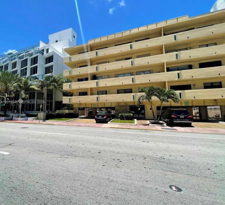 For Rent: $2,100 (1 beds, 1 baths, 610 Square Feet)
