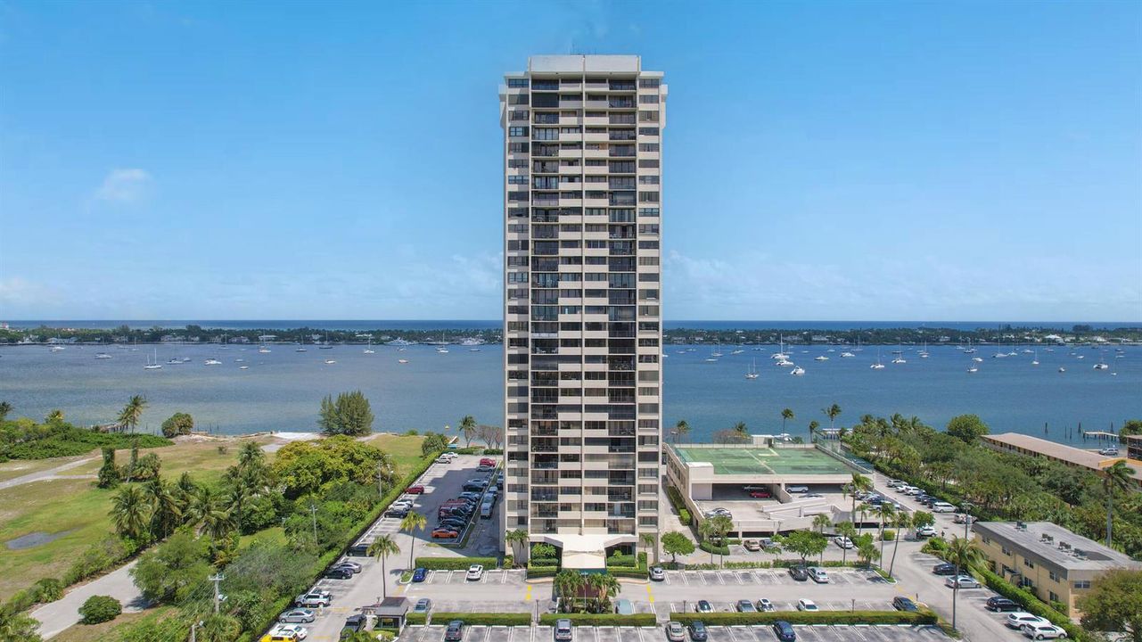 5600 N. Flagler Dr. Apt. 1407 - 1