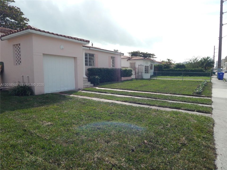 Activo con contrato: $2,650 (2 camas, 1 baños, 913 Pies cuadrados)