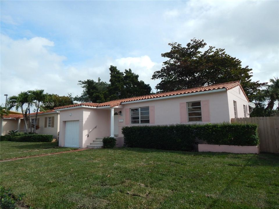 Activo con contrato: $2,650 (2 camas, 1 baños, 913 Pies cuadrados)