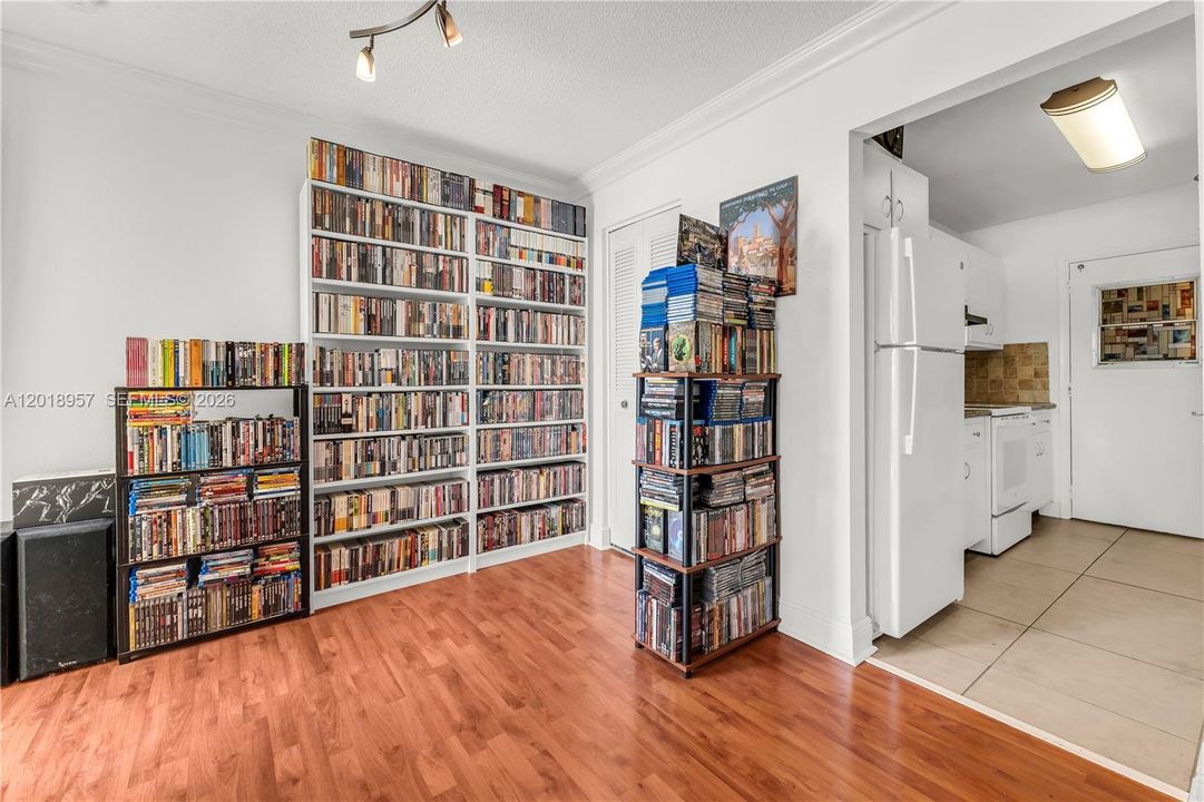 合同活跃: $2,450 (2 贝兹, 2 浴室, 936 平方英尺)