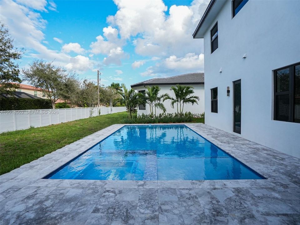 En Renta: $12,500 (5 camas, 5 baños, 3700 Pies cuadrados)