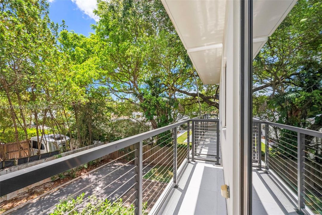 For Rent: $11,000 (3 beds, 2 baths, 1704 Square Feet)