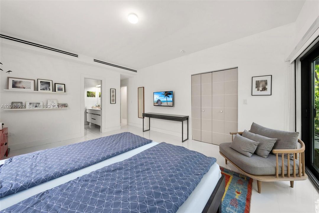 For Rent: $11,000 (3 beds, 2 baths, 1704 Square Feet)