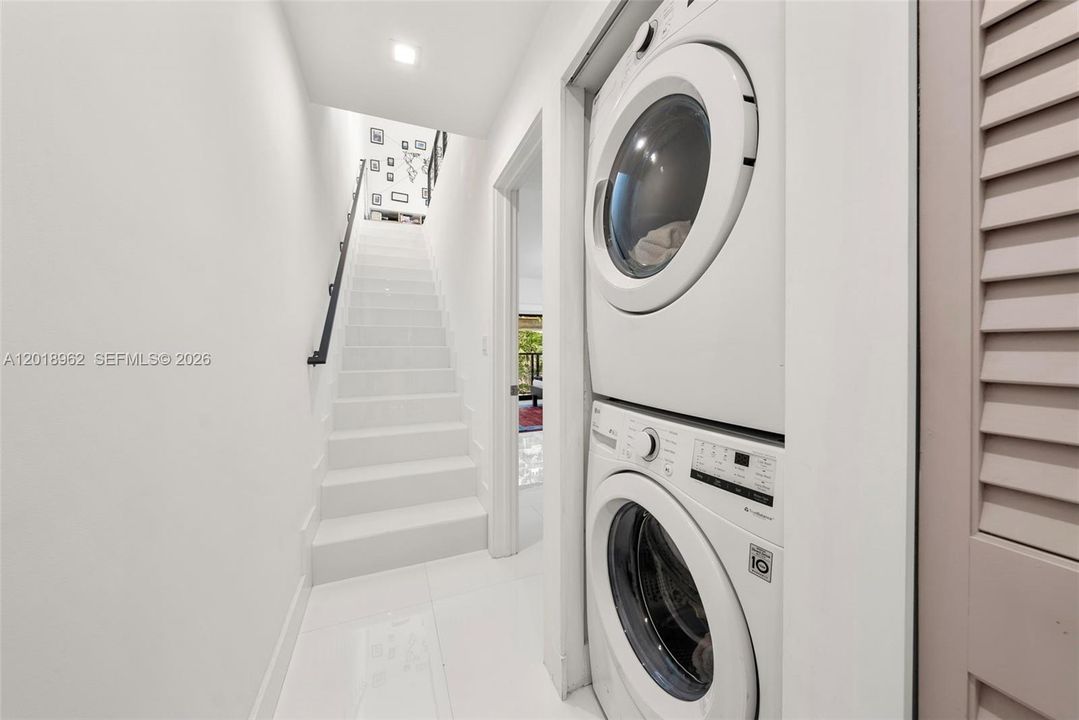 For Rent: $11,000 (3 beds, 2 baths, 1704 Square Feet)