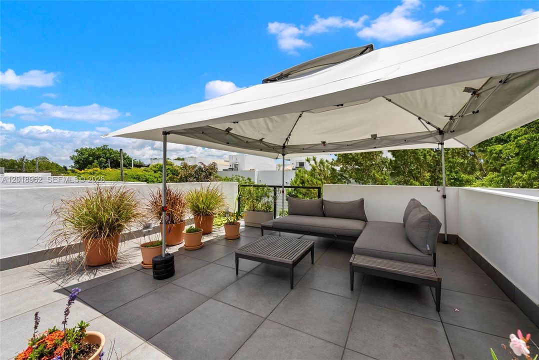 For Rent: $11,000 (3 beds, 2 baths, 1704 Square Feet)