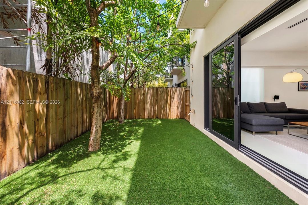 For Rent: $11,000 (3 beds, 2 baths, 1704 Square Feet)