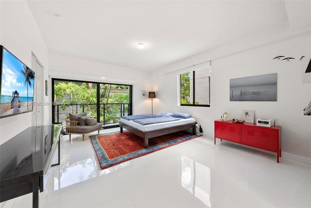 For Rent: $11,000 (3 beds, 2 baths, 1704 Square Feet)