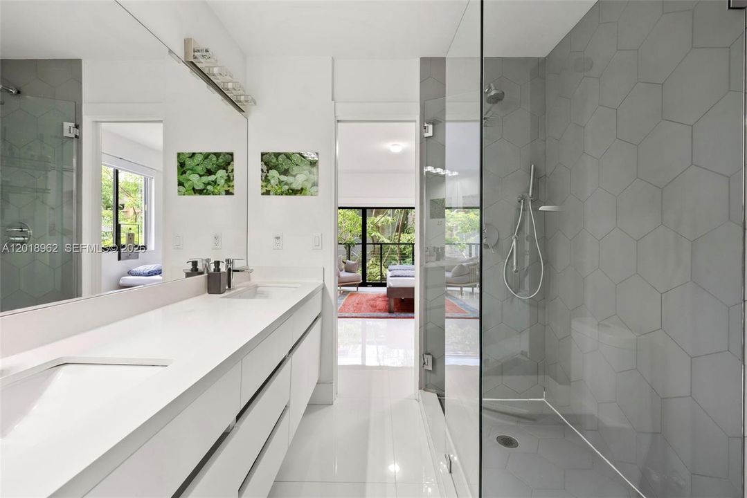For Rent: $11,000 (3 beds, 2 baths, 1704 Square Feet)