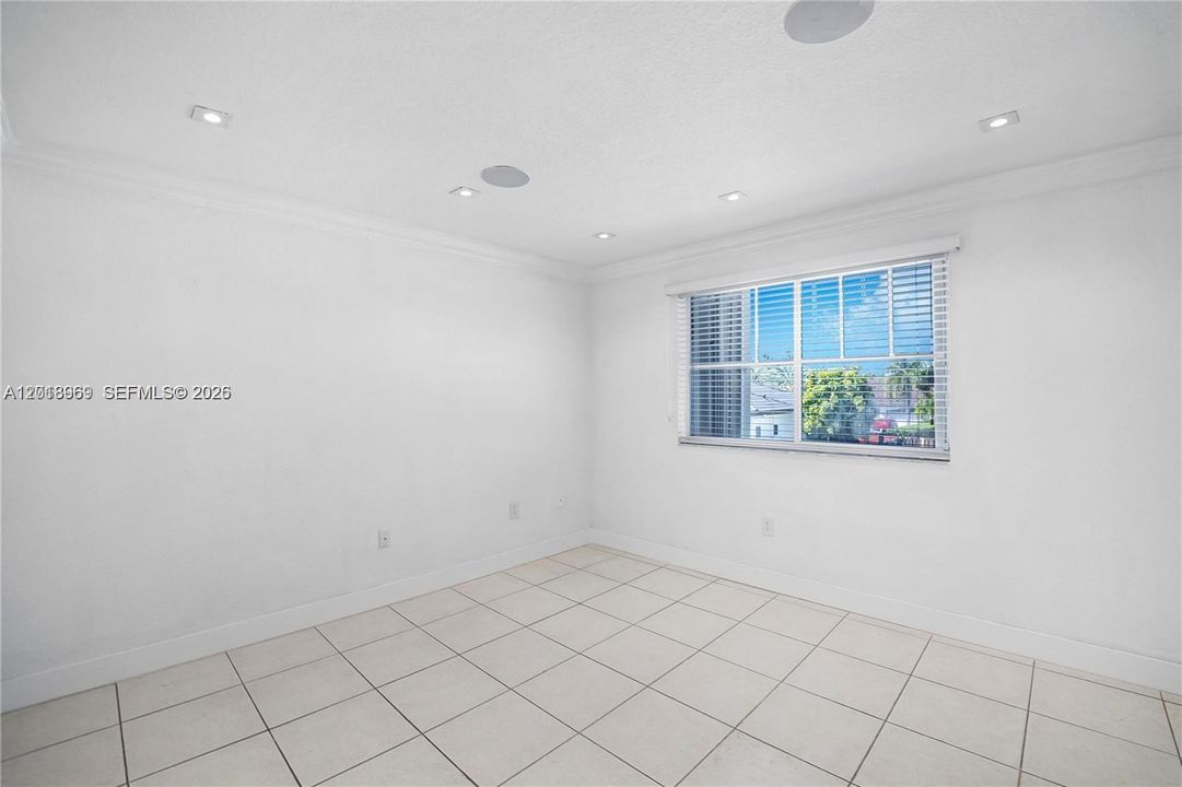 Recently Rented: $6,000 (5 beds, 4 baths, 3028 Square Feet)