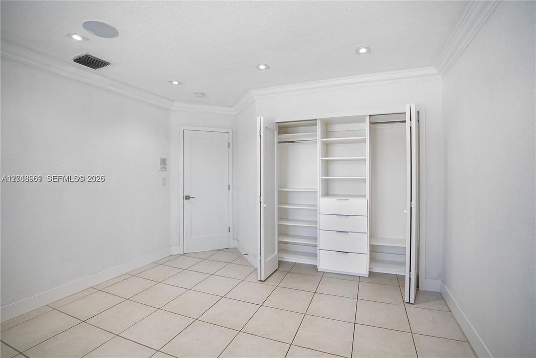 Recently Rented: $6,000 (5 beds, 4 baths, 3028 Square Feet)