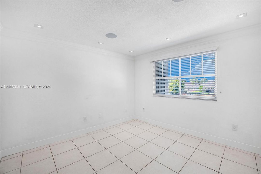 Recently Rented: $6,000 (5 beds, 4 baths, 3028 Square Feet)