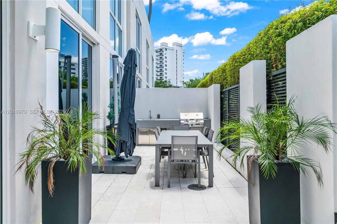 For Rent: $11,500 (2 beds, 3 baths, 1636 Square Feet)