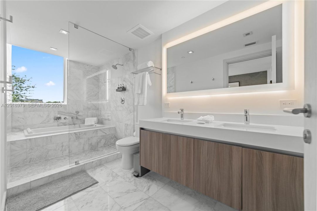 For Rent: $11,500 (2 beds, 3 baths, 1636 Square Feet)