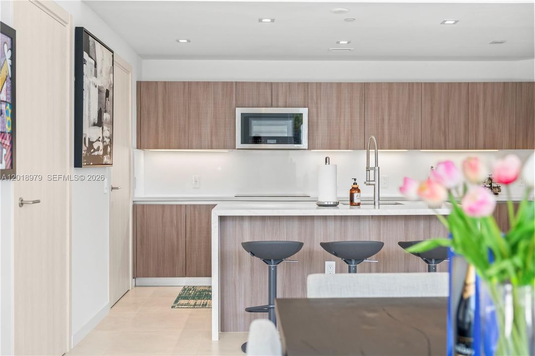 For Rent: $11,500 (2 beds, 3 baths, 1636 Square Feet)