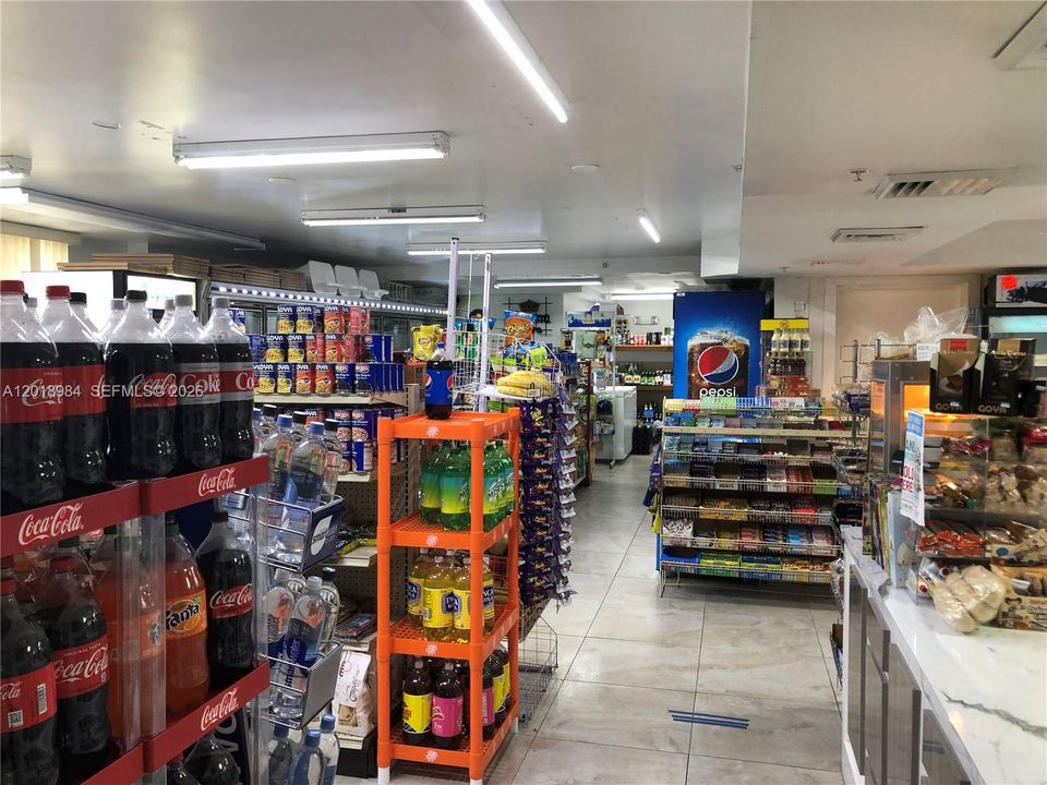 En Venta: $295,000 (1 camas, 1 baños, 685 Pies cuadrados)