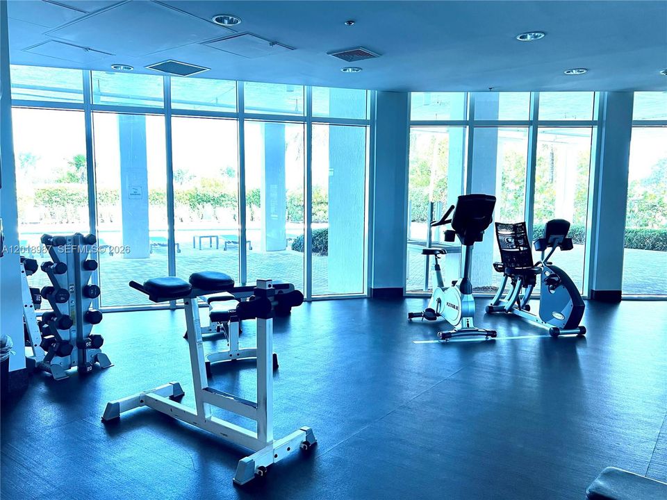 For Sale: $800,000 (1 beds, 1 baths, 819 Square Feet)
