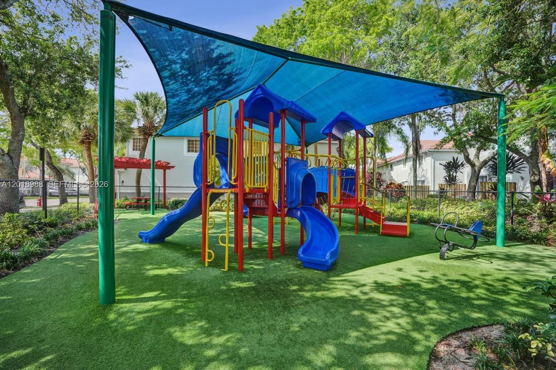 En Venta: $529,900 (3 camas, 2 baños, 1443 Pies cuadrados)
