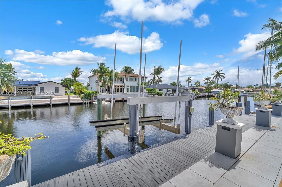 For Rent: $19,500 (7 beds, 6 baths, 6585 Square Feet)