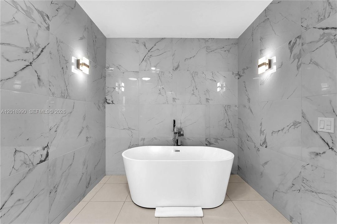 For Rent: $19,500 (7 beds, 6 baths, 6585 Square Feet)