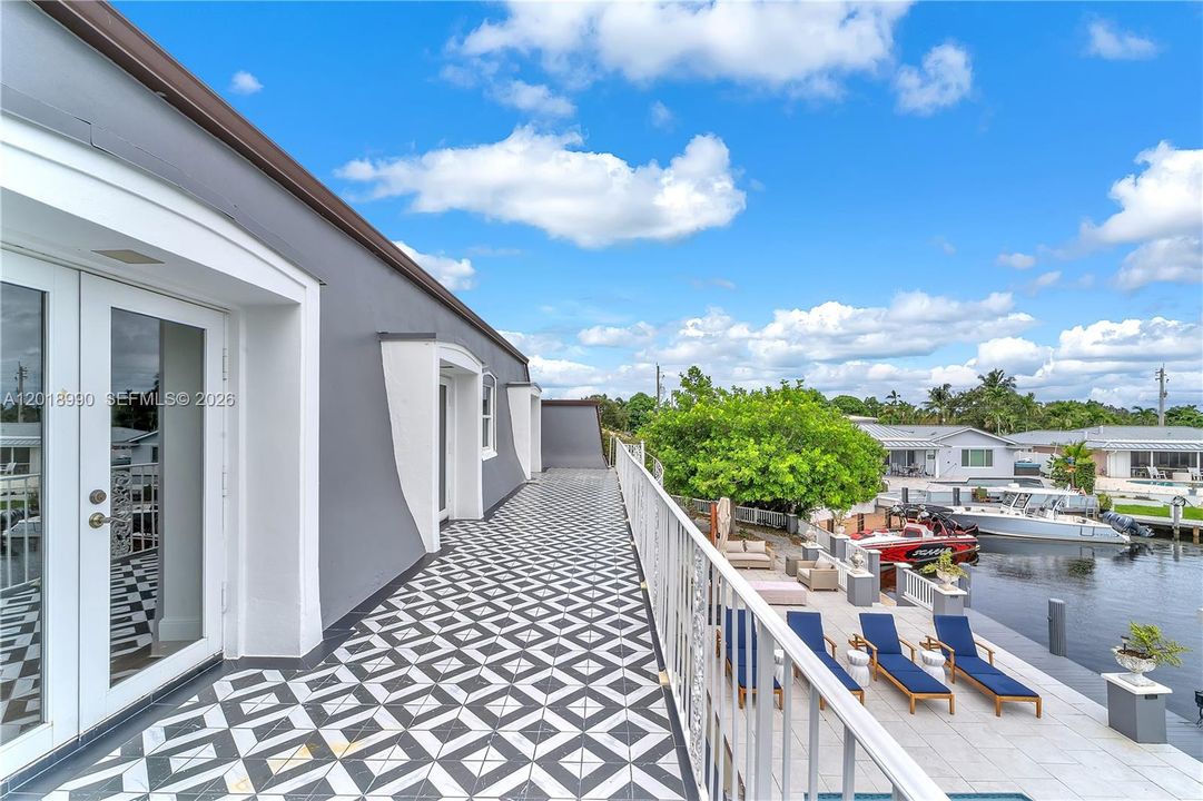 For Rent: $19,500 (7 beds, 6 baths, 6585 Square Feet)